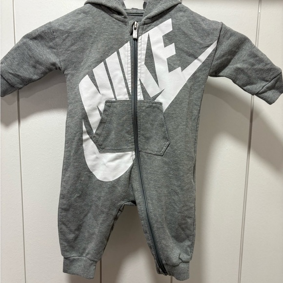 Nike Baby Toddler Gray Logo Swoosh Jumpsuit Zip Close Outfit One-Piece Size 6M - Picture 1 of 2